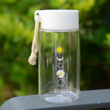 Lade das Bild in den Galerie-Viewer, 500ml Small Daisy Transparent Plastic Water Bottles BPA Free Creative Frosted Water Bottle With Portable Rope Travel Tea Cup DSers
