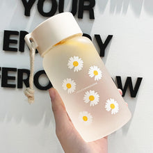 Lade das Bild in den Galerie-Viewer, 500ml Small Daisy Transparent Plastic Water Bottles BPA Free Creative Frosted Water Bottle With Portable Rope Travel Tea Cup DSers
