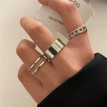 Lade das Bild in den Galerie-Viewer, 17KM Punk Gold Wide Chain Rings Set For Women Girls Fashion Irregular Finger Thin Rings Gift Female Jewelry Party DSers
