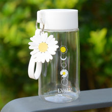 Lade das Bild in den Galerie-Viewer, 500ml Small Daisy Transparent Plastic Water Bottles BPA Free Creative Frosted Water Bottle With Portable Rope Travel Tea Cup DSers
