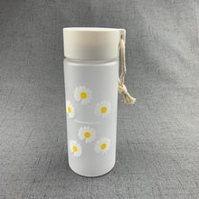 Lade das Bild in den Galerie-Viewer, 500ml Small Daisy Transparent Plastic Water Bottles BPA Free Creative Frosted Water Bottle With Portable Rope Travel Tea Cup DSers
