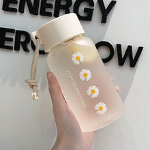 Lade das Bild in den Galerie-Viewer, 500ml Small Daisy Transparent Plastic Water Bottles BPA Free Creative Frosted Water Bottle With Portable Rope Travel Tea Cup DSers
