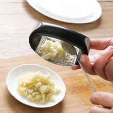 Lade das Bild in den Galerie-Viewer, 1pcs Stainless Steel Garlic Press Manual Garlic Mincer Chopping Garlic Tools Curve Fruit Vegetable Tools Kitchen Gadgets OMG Shop Zone
